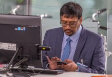 IT 산업 중장년 근로자 재취업 지원 강화…고용부·네이버 업무협약