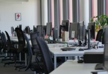 청년 일자리, ‘재학·구직·재직’ 단계별 지원…”고용동향 면밀히 점검”